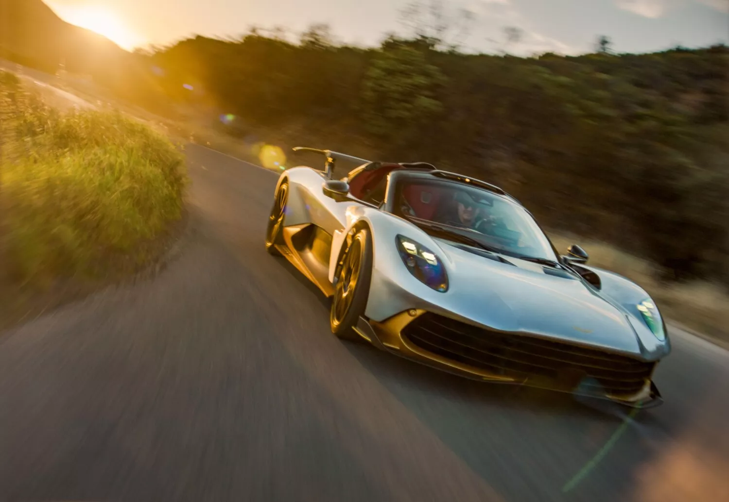 Aston Martin Valhalla Spider schuin van voren