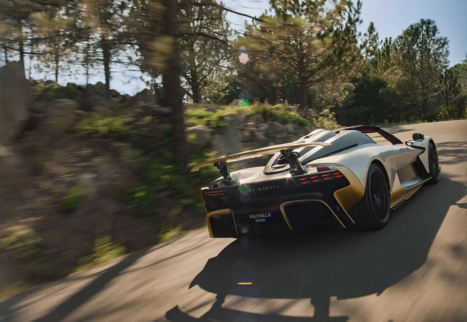 Aston Martin Valhalla Spider van achteren
