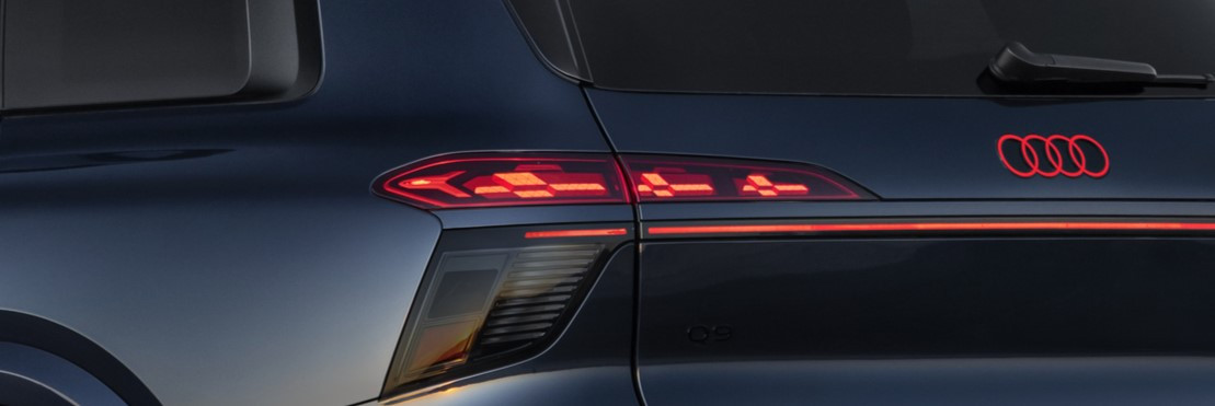 Gebogen digitale OLED-achterlichten van de Audi Q9 in close-up