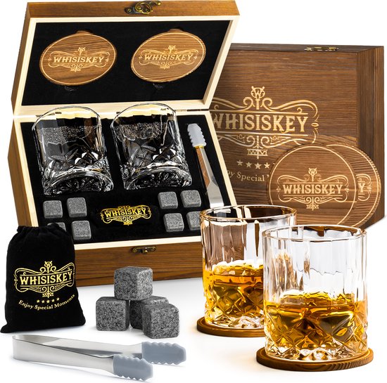 Whiskyset met glazen en stenen